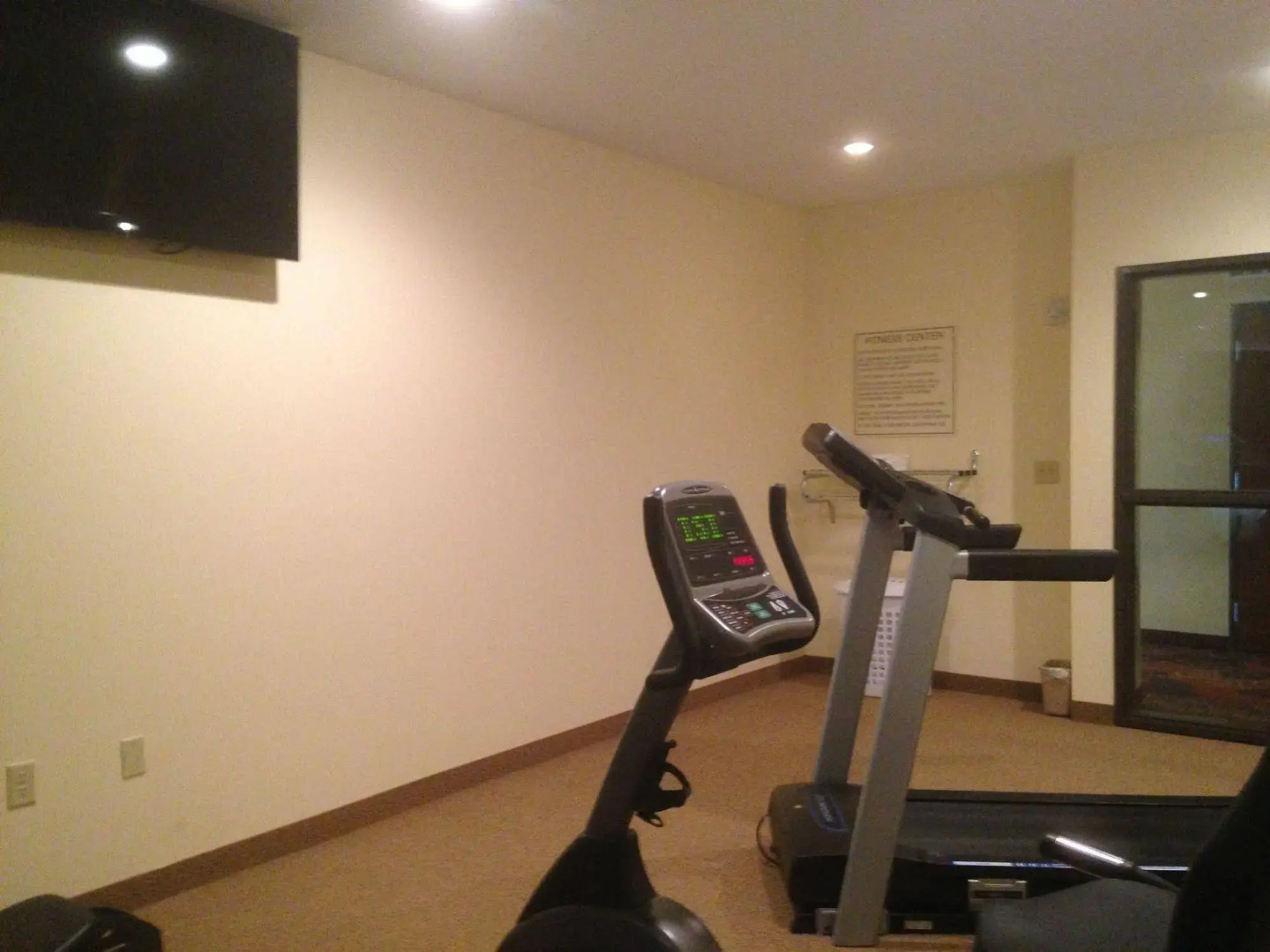 Edgewood Hotel & Suites