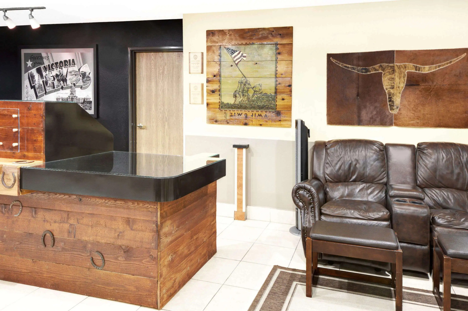 Super 8 by Wyndham Victoria/North/Mall Area