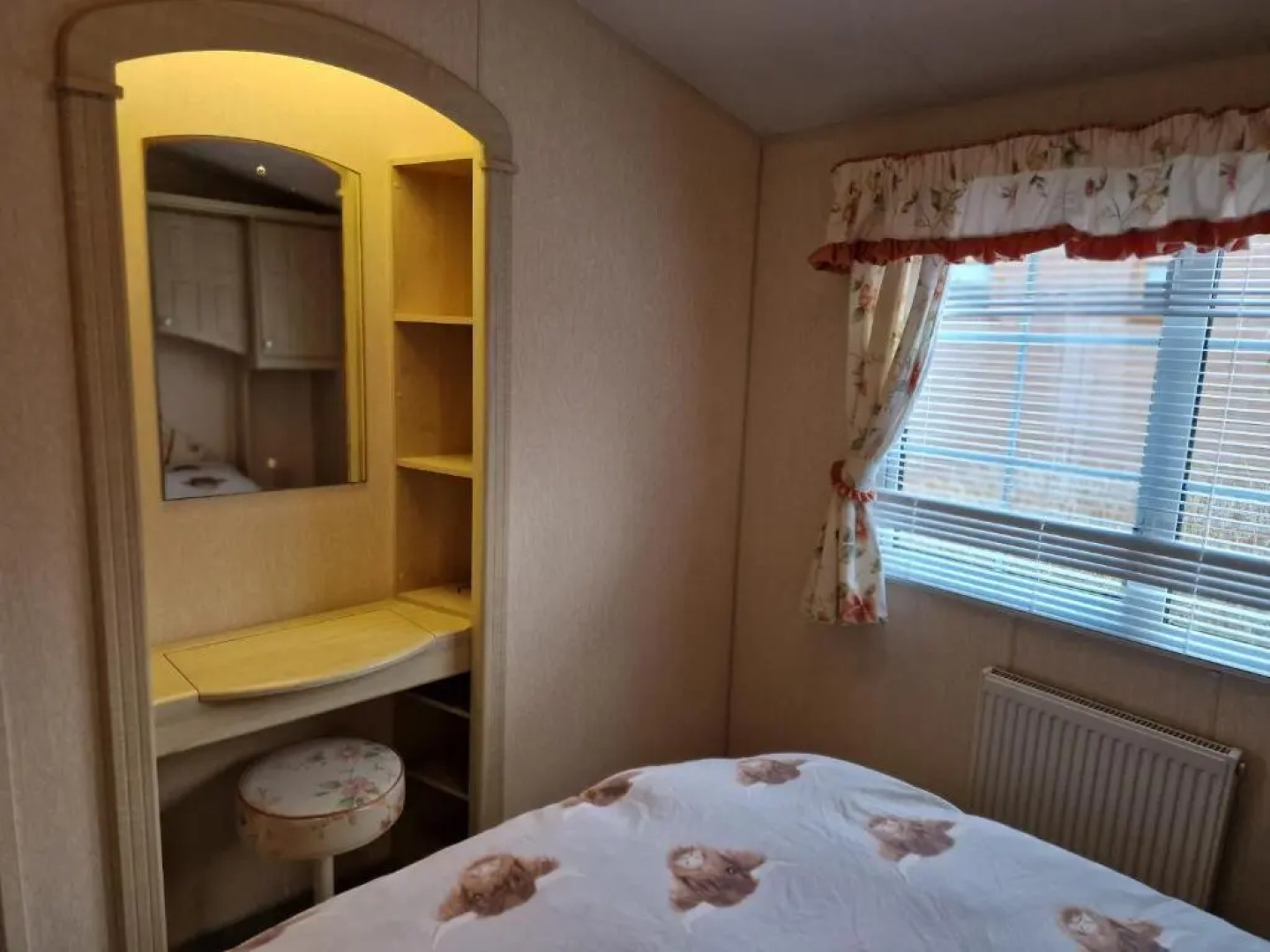 Caravan - Sleeps 4 - Pet Friendly - Parking