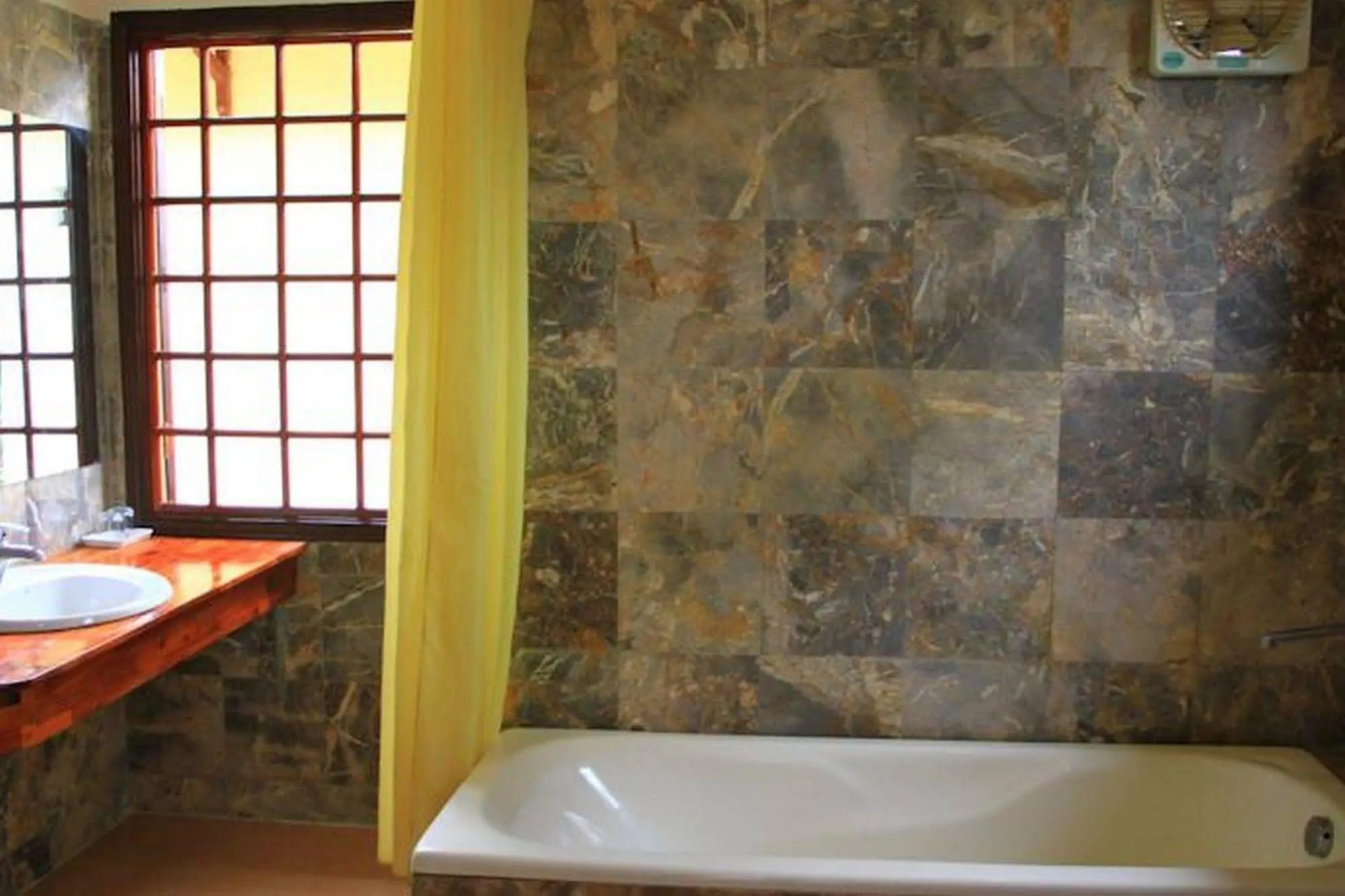 Pho Hoi Riverside Resort