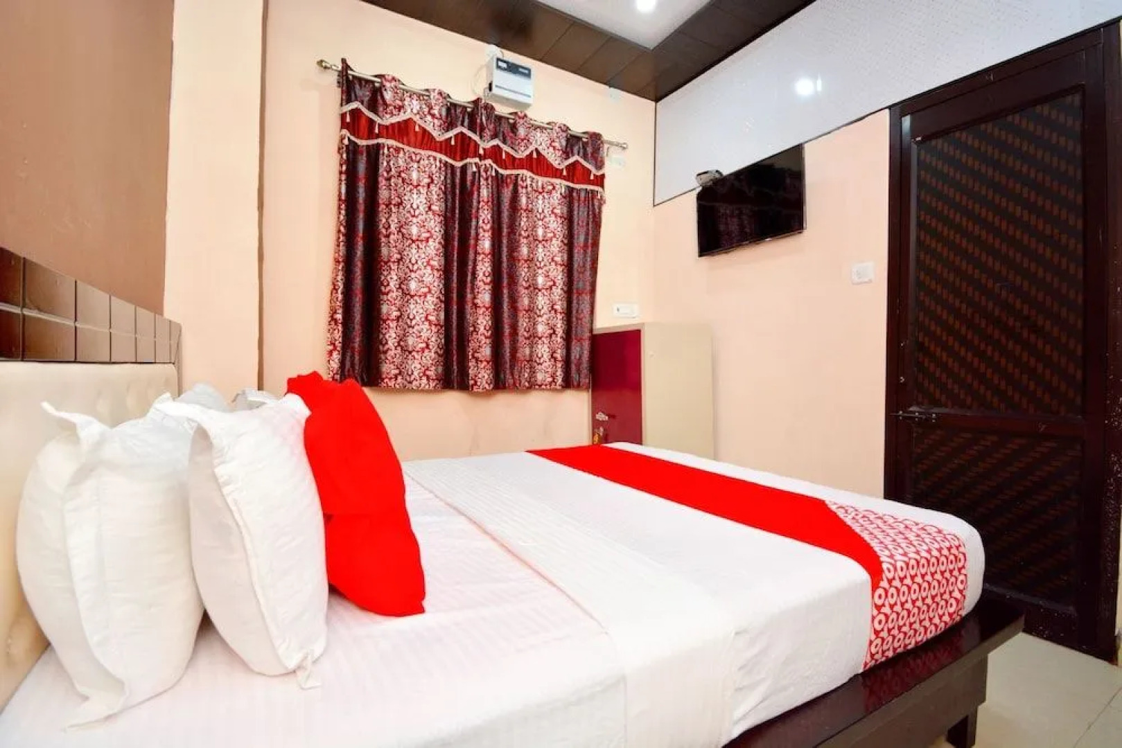 Oyo 42945 Surya Hotel