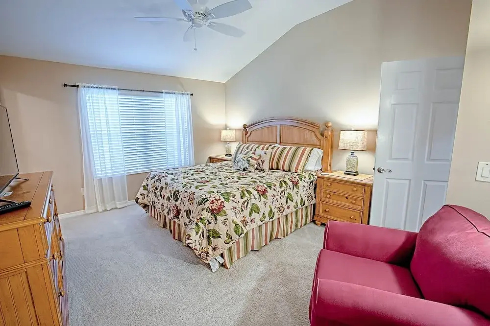 Enisgrove Way Home 3 Bedroom by The VIR Group