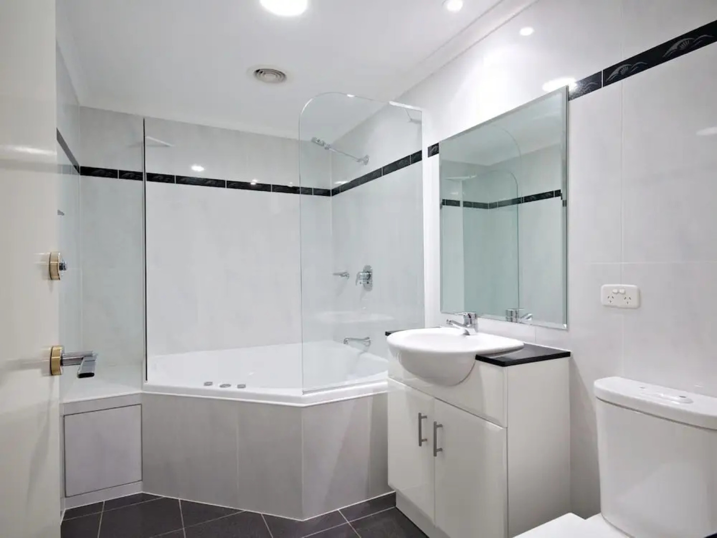 Breakwater Apartment, Unit 104/2 Messines Street