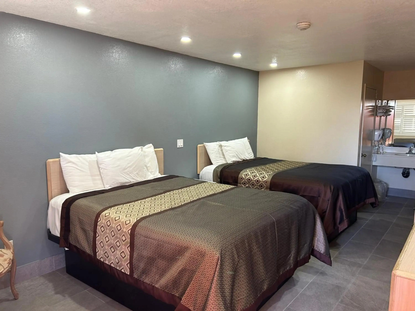 California Inn & Suites Adelanto US 395