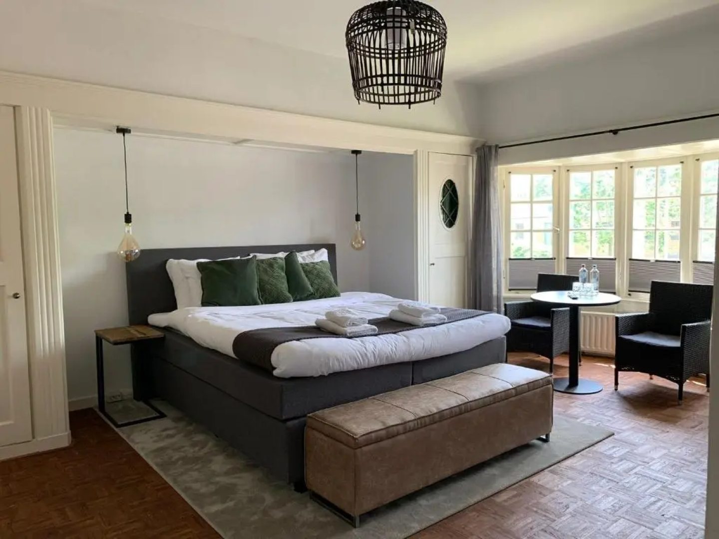 Bed and Breakfast Goes