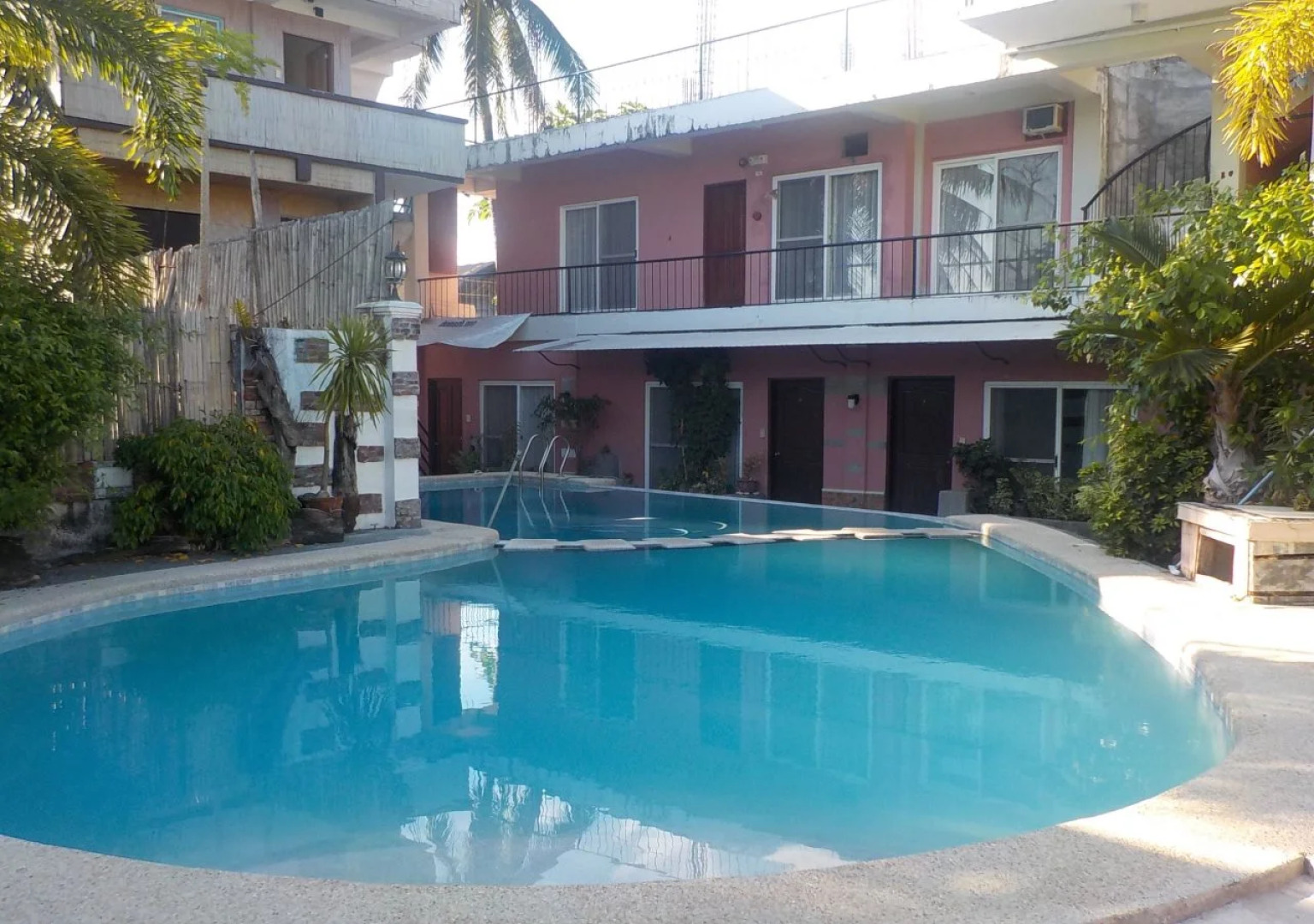 Giddy's Place Padi Dive Resort