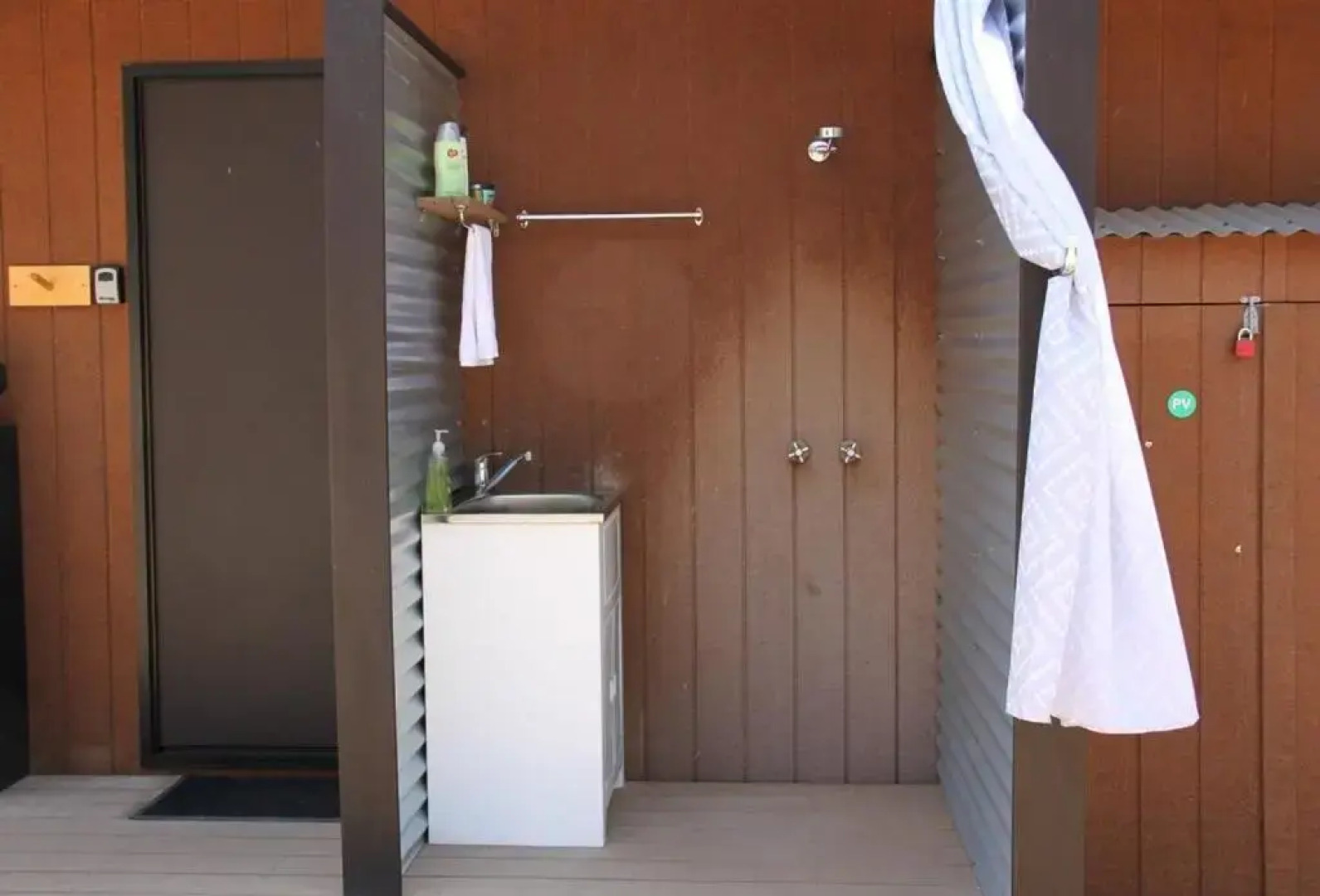 BAY OF FIRES ECO HUT off grid experience at Binalong Bay