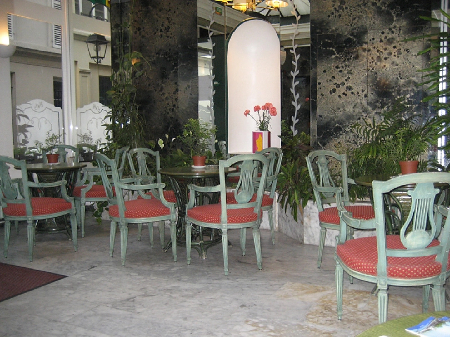 WHO - Windsor Hotel Opera