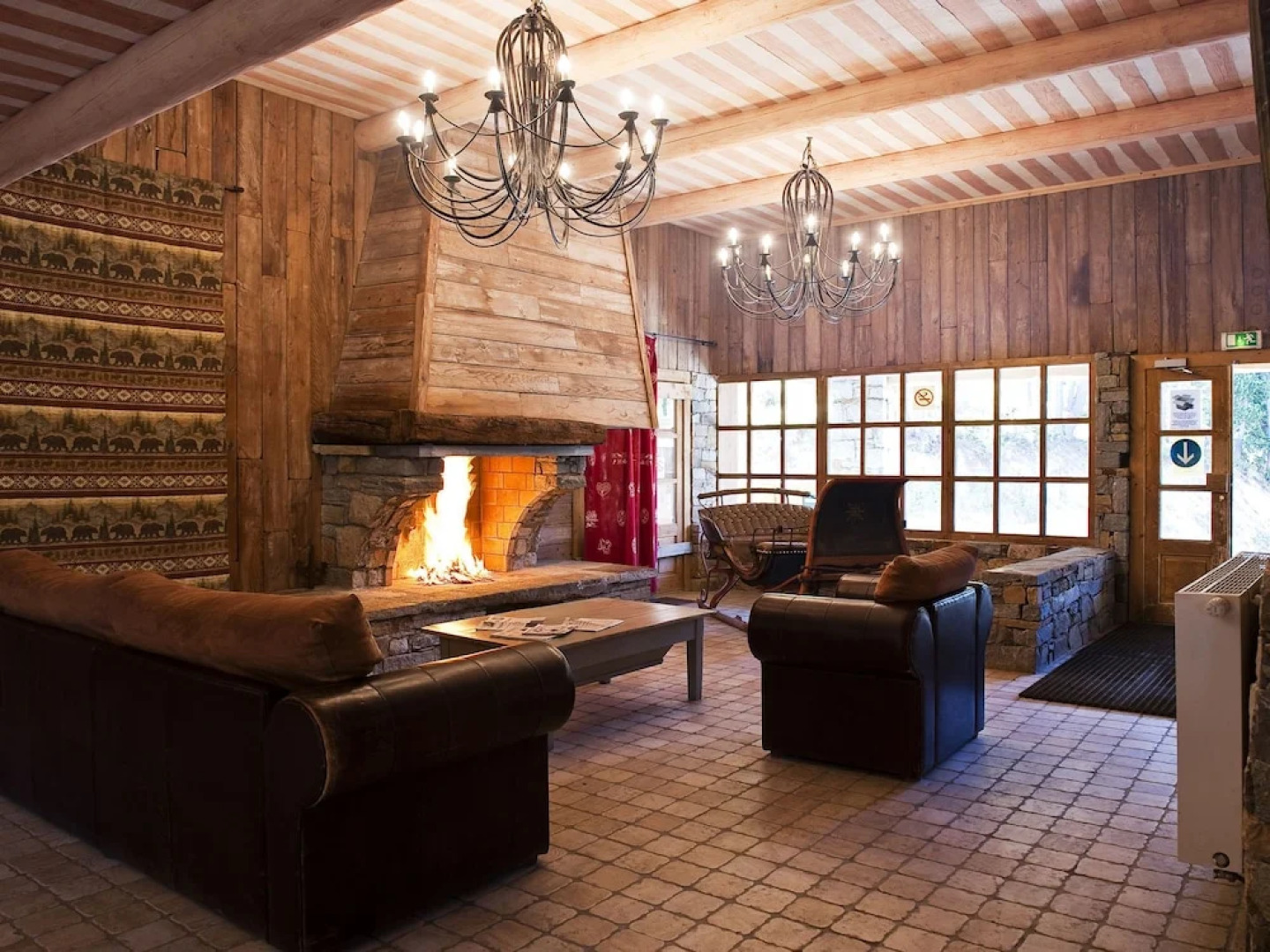 Comfortable Rustic Apartment With a Fireplace and Wi-fi in Arc 2000