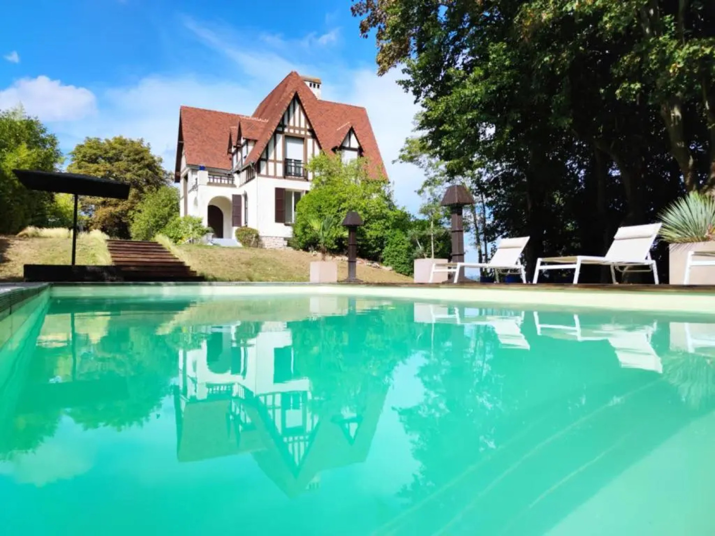 Villa avec vue et piscine à moins d'1h de Paris