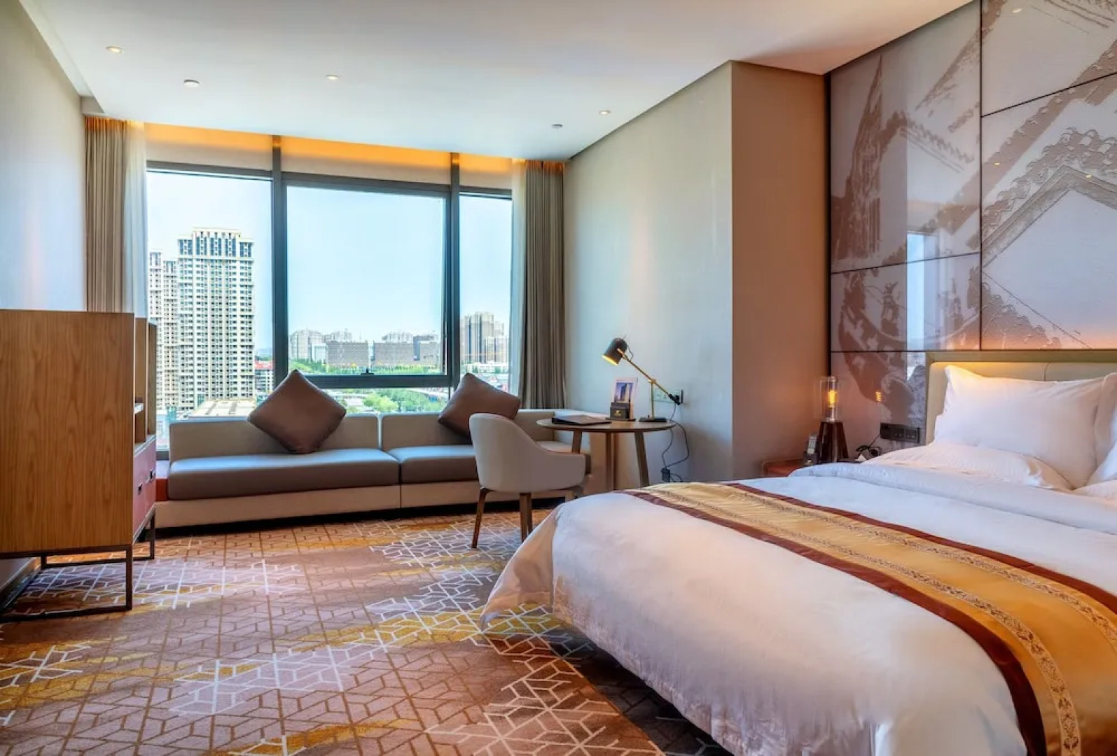 Datong Xinyu Crown Hotel