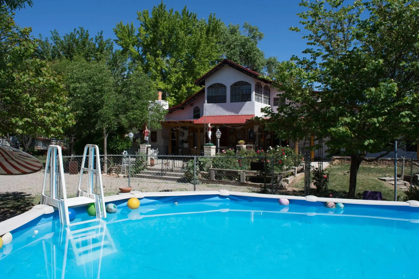 Red Horse Bed and Breakfast