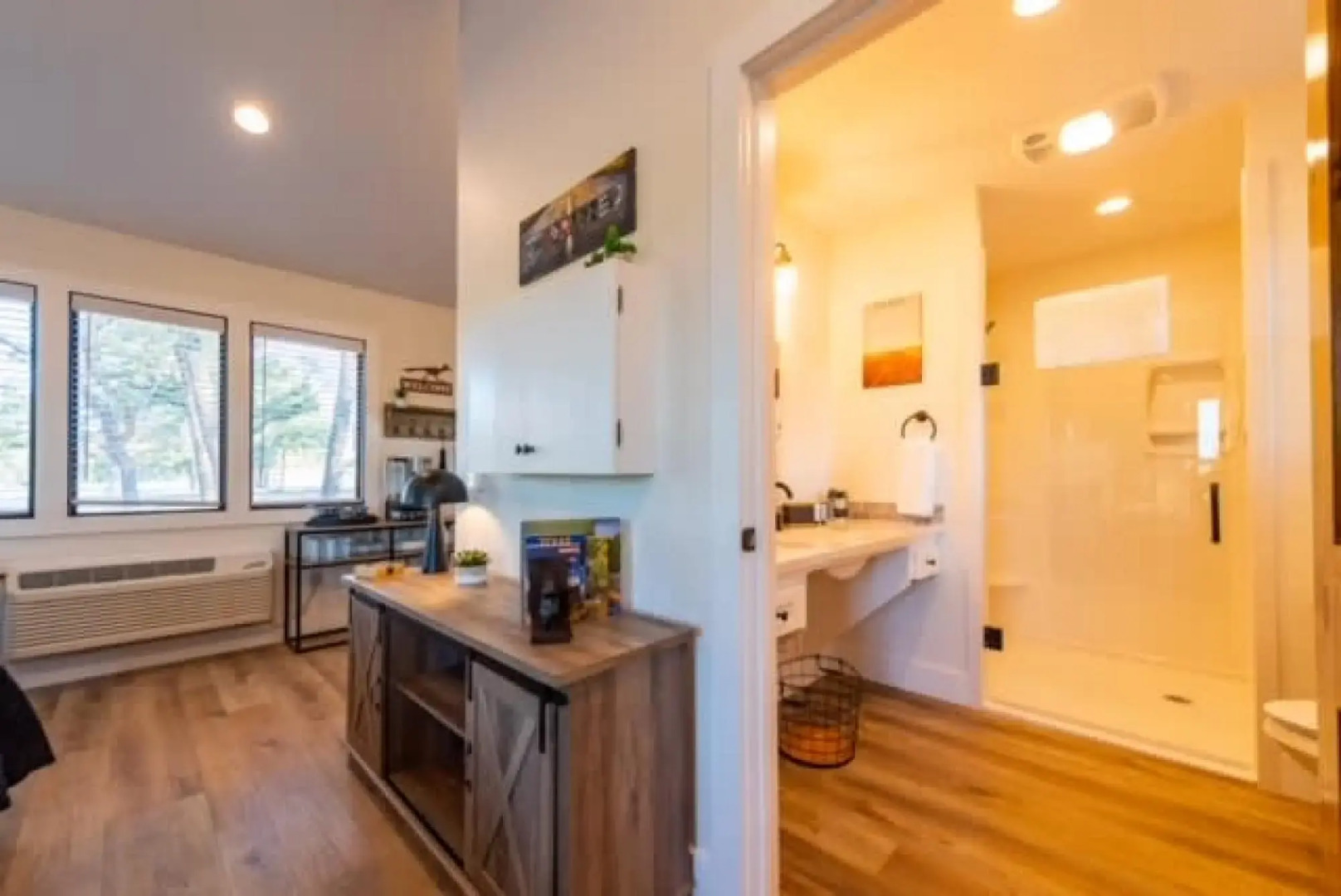 The Roadrunner Cabin 15MIN to Magnolia & Baylor