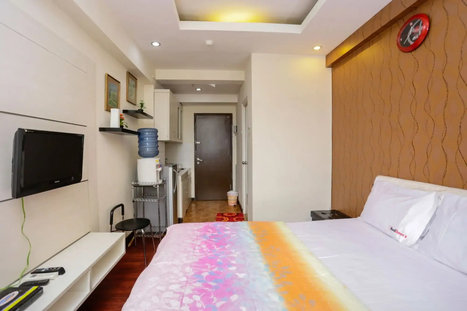 RedDoorz Apartment @ The Suites Metro Soekarno Hatta