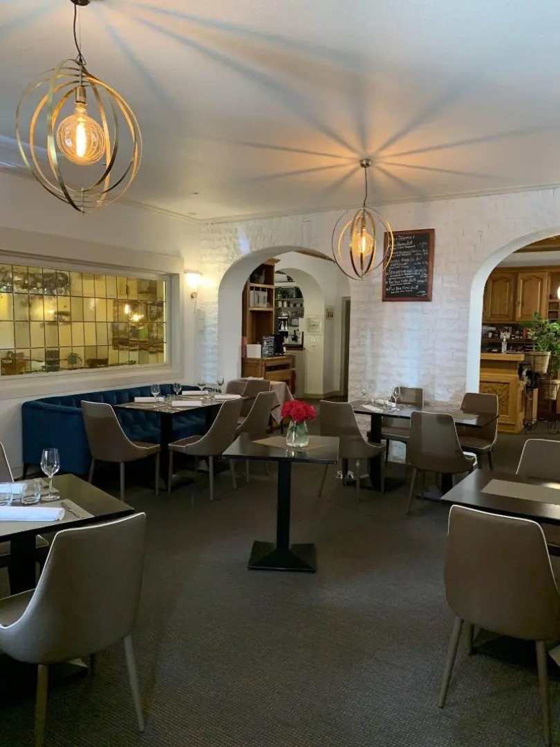 Au Cheval Blanc Hôtel et Restaurant