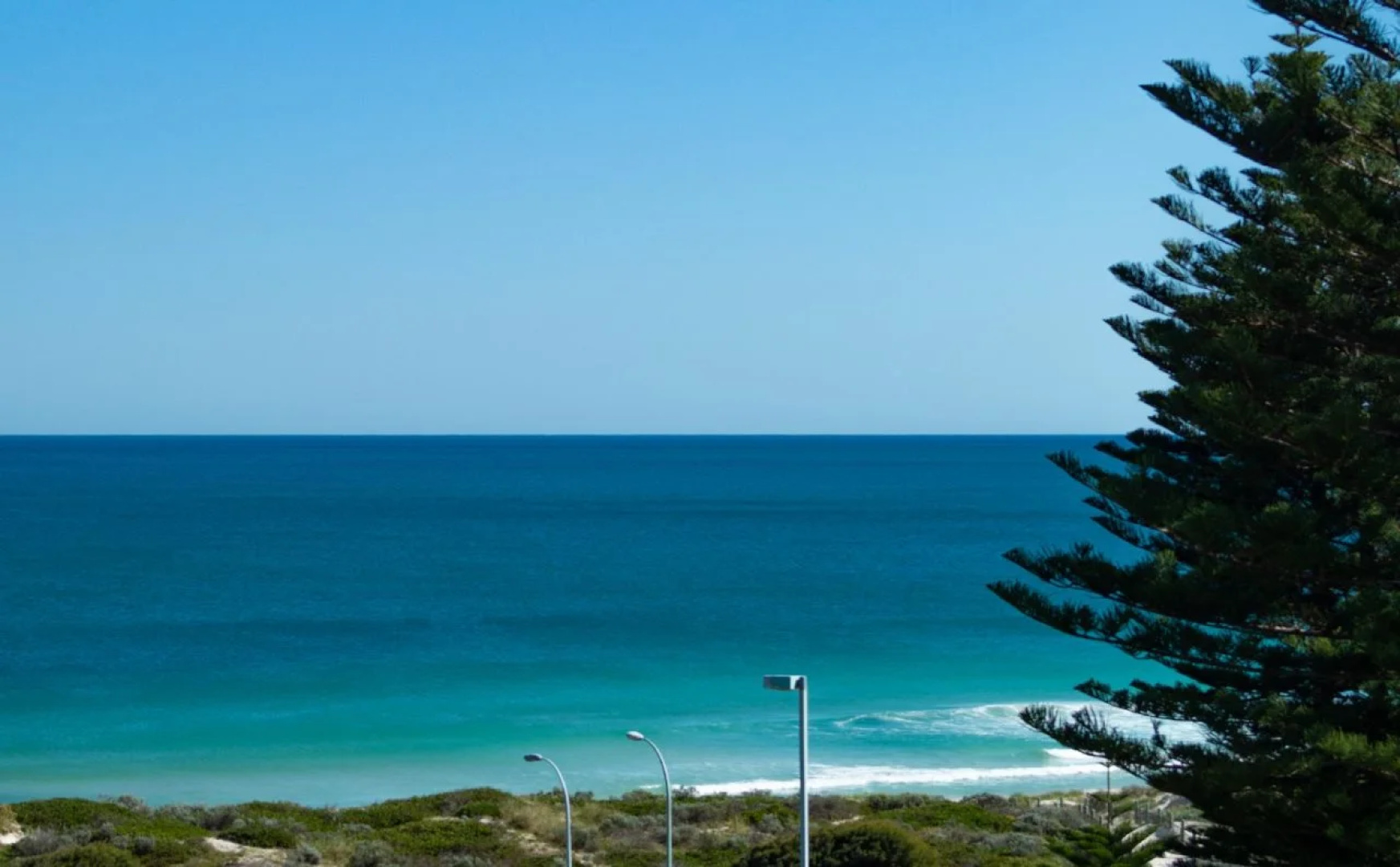 Mullaloo Beach Hotel & Apartments