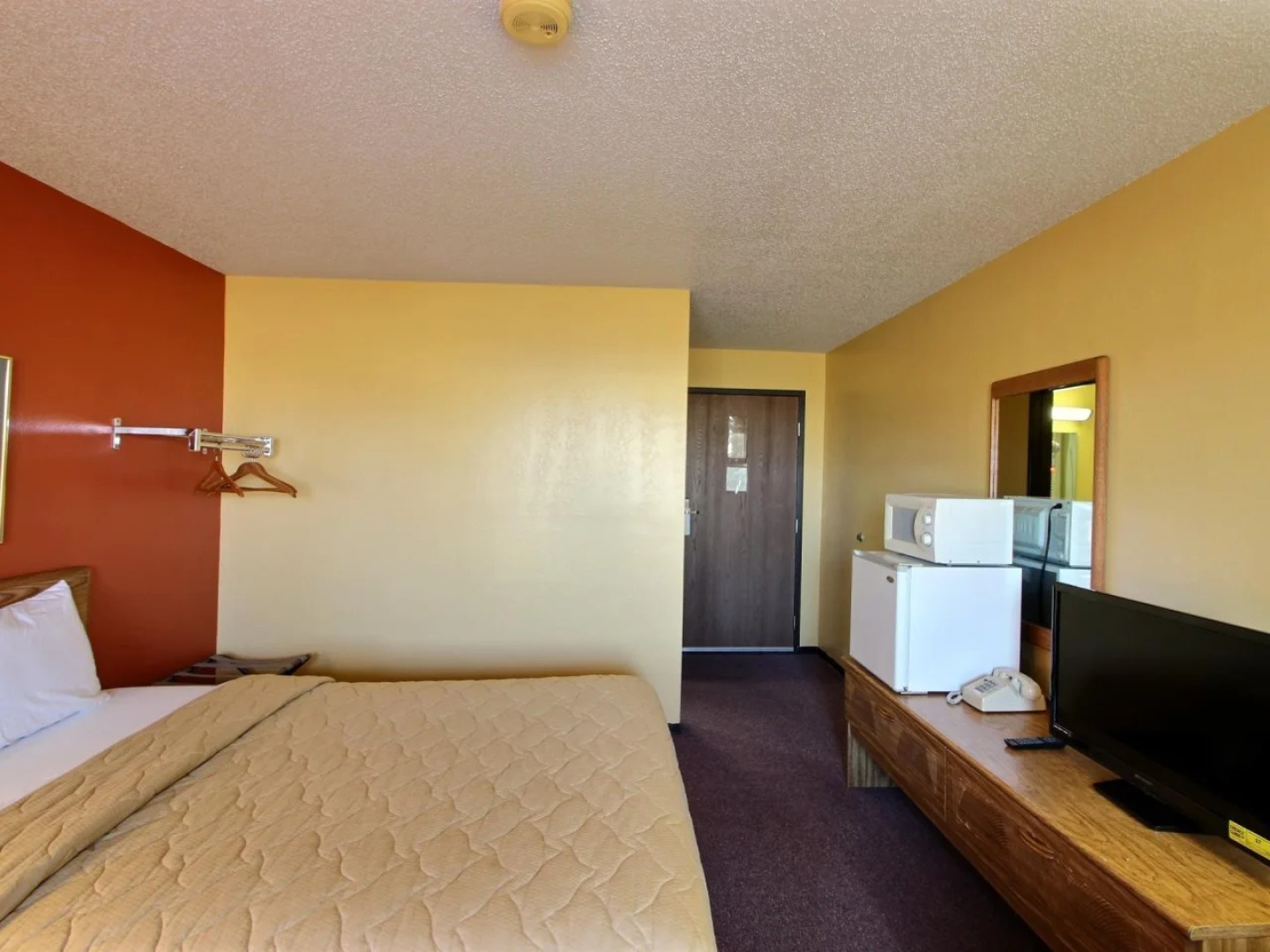 Belgium Inn & Suites