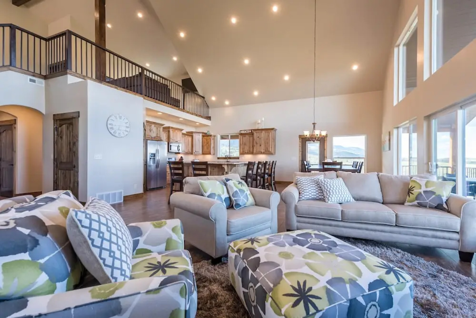 Floor to Ceiling Lake Views - Perfect Family Getaway