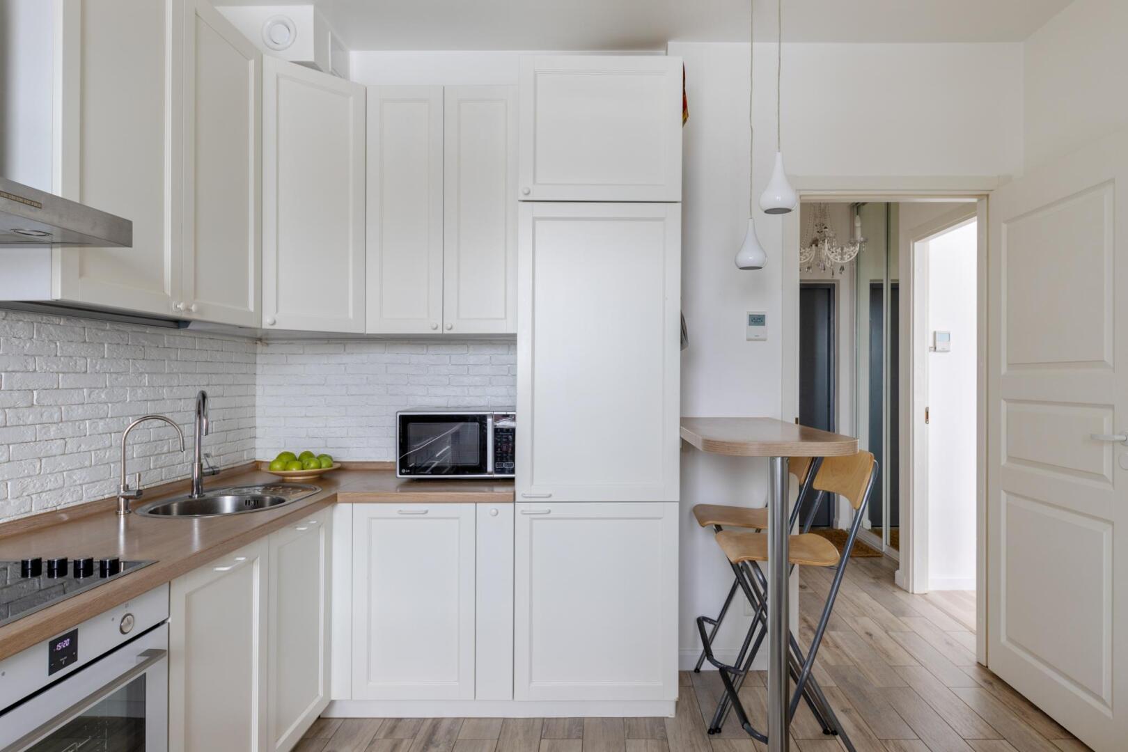 БелосНежность на набережной Обводного канала 108