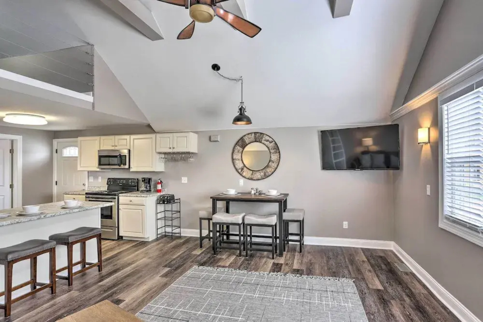 Updated Lake Erie Home ~ 34 Mi to Cedar Point!