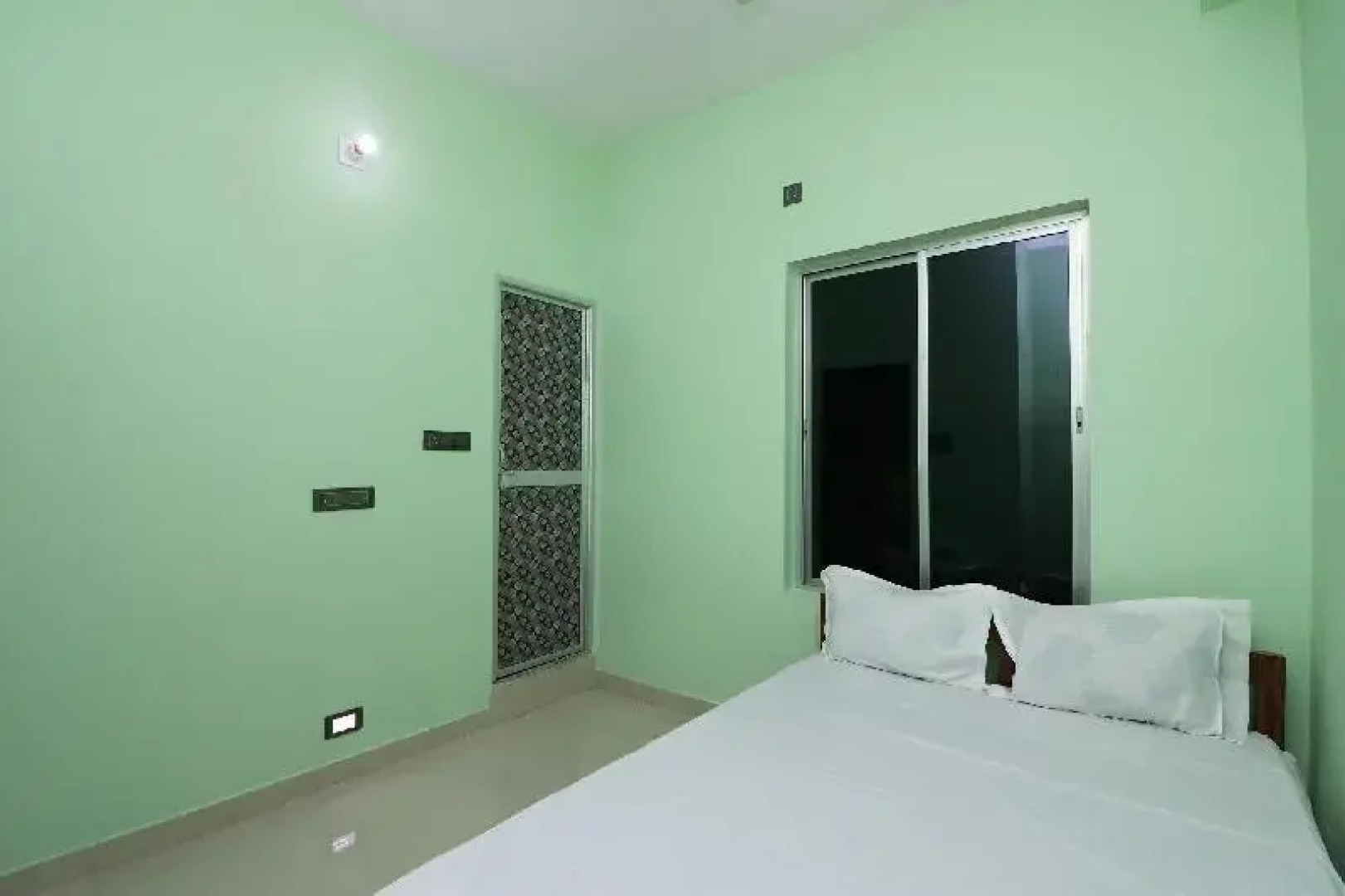 SPOT ON 41904 Hotel R.r Palace