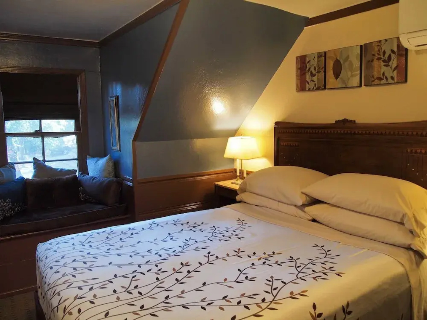 Strawberry Creek Inn Bed & Breakfast