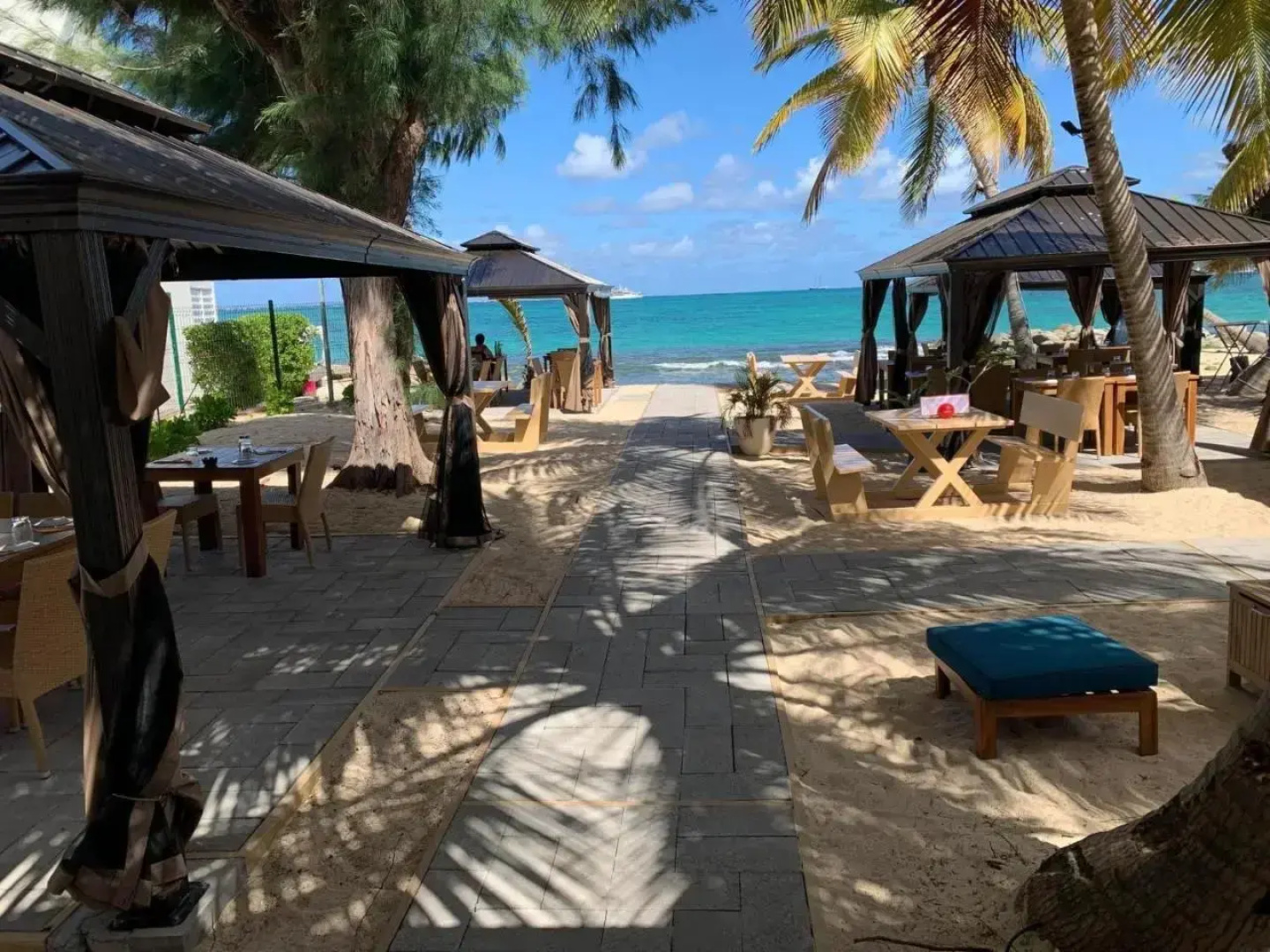 Deja Blue - Comfortable Beachfront Condo