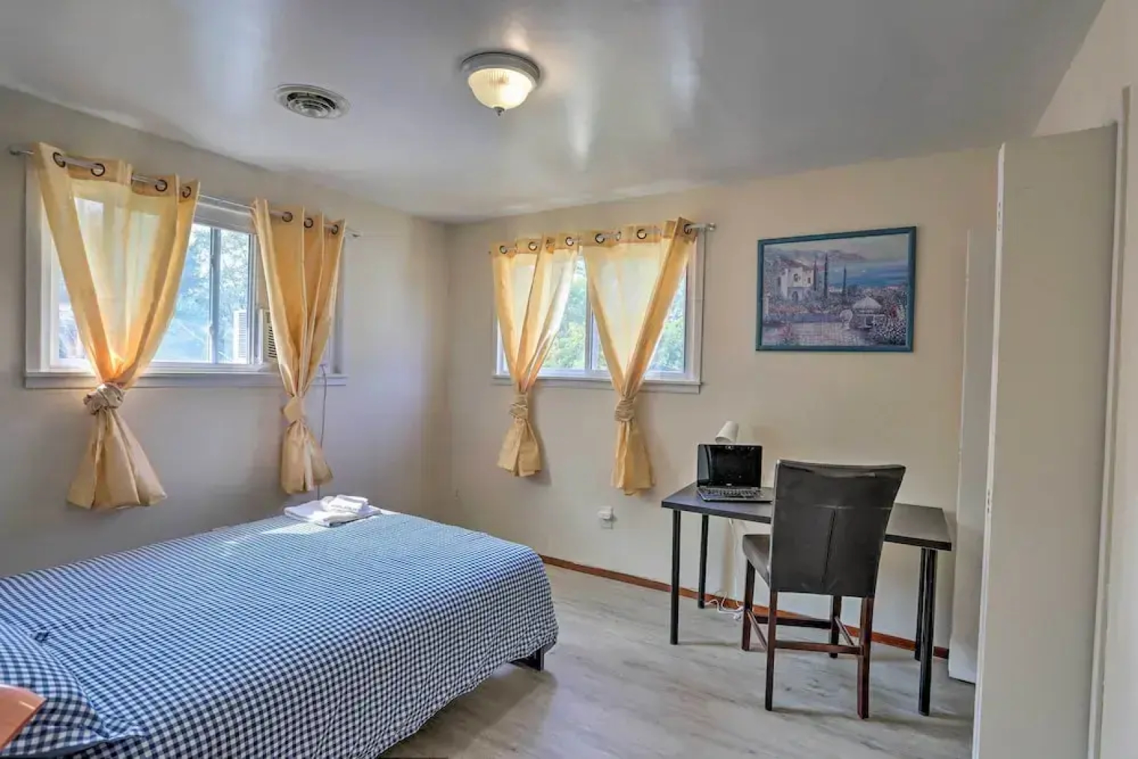 Lovely Royal Oak Unit < 10 Min to Vibrant Downtown