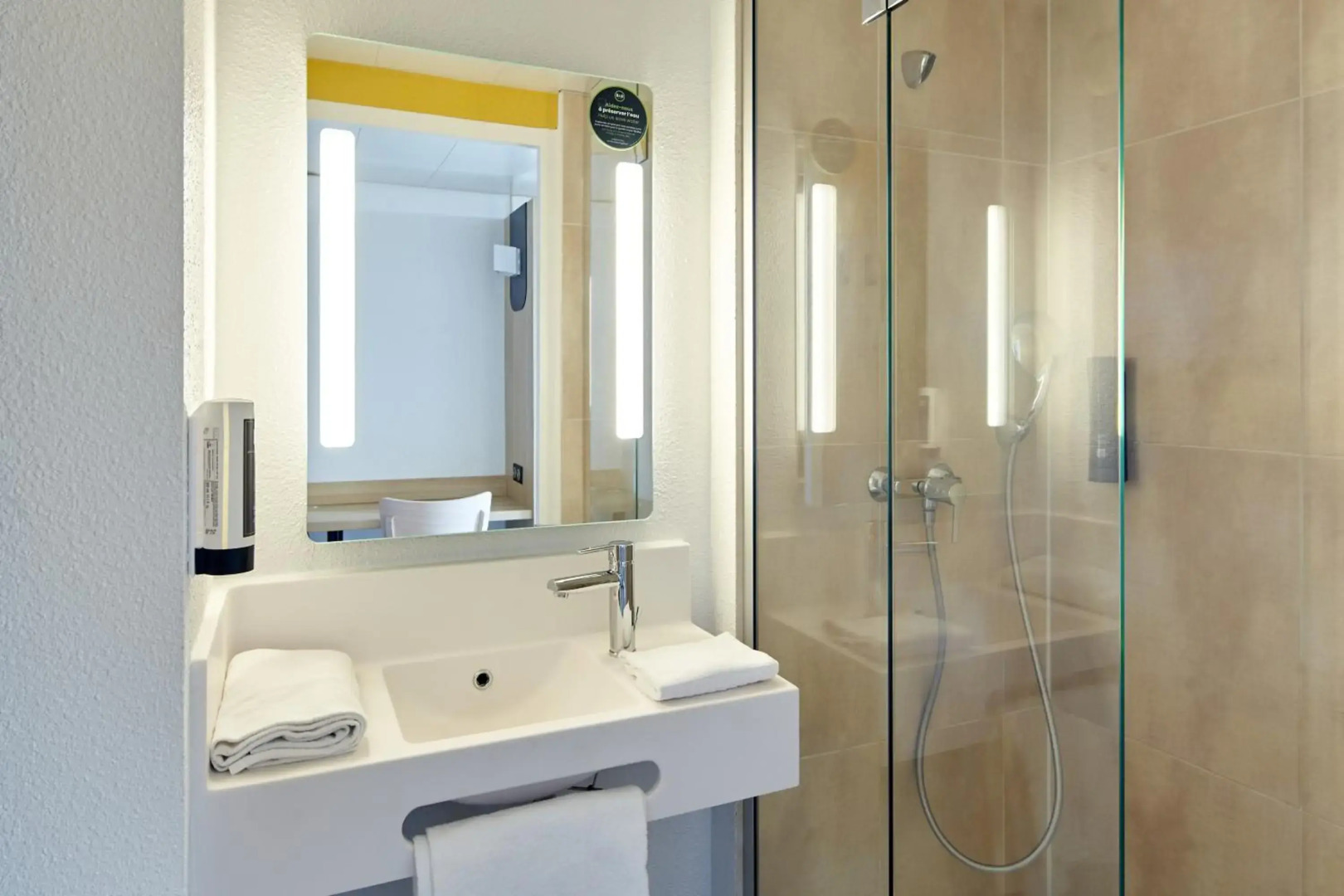 Al Jaddaf Rotana Suite Hotel