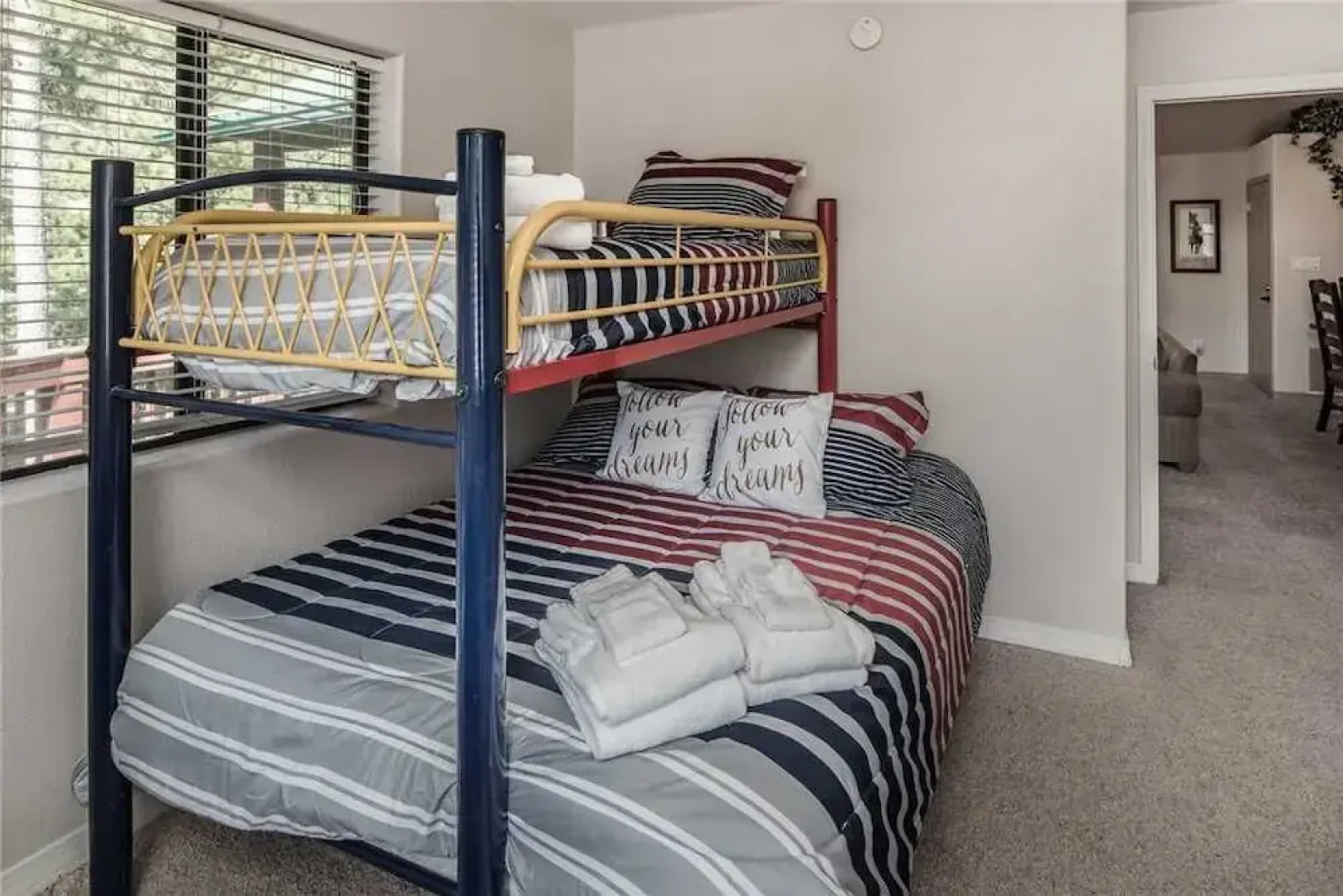 A River Runs Through It - Three Bedroom Cabin with Hot Tub