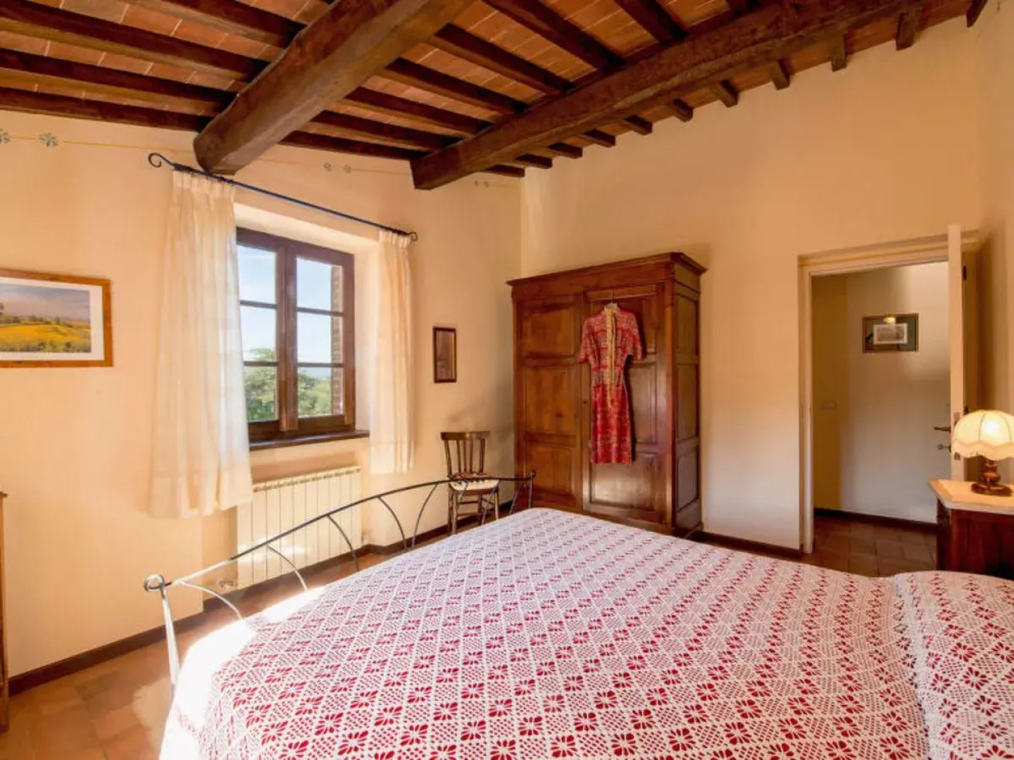 Hillside pretty Home 24411