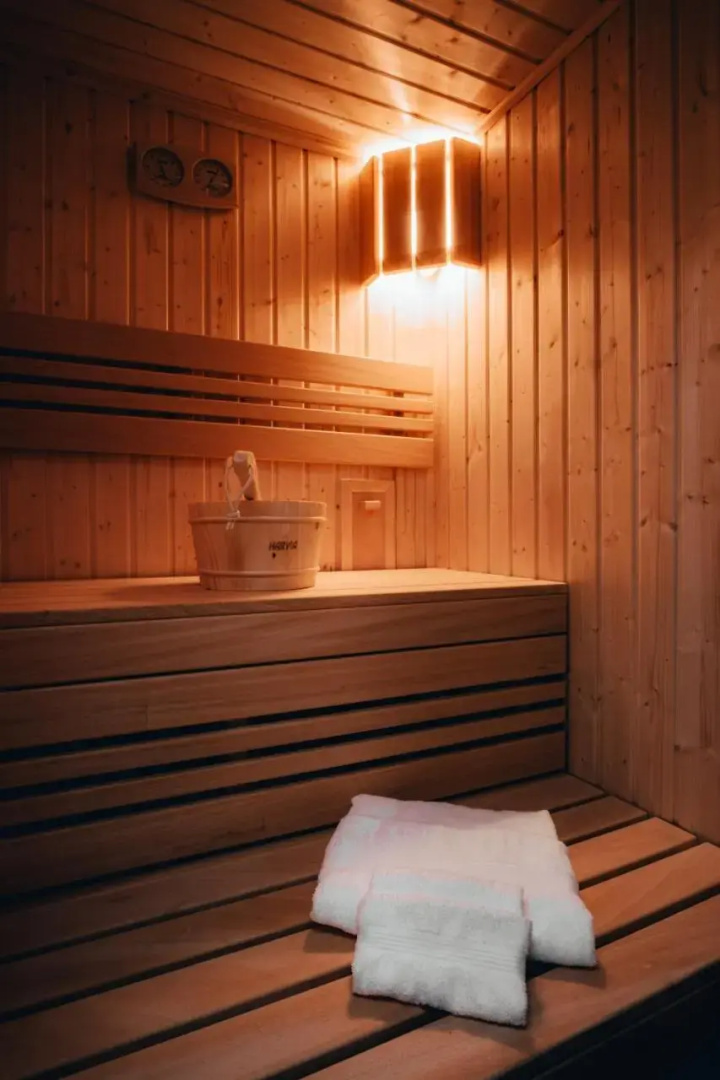 Luxury Oasis, Sauna, AC and Free Parking