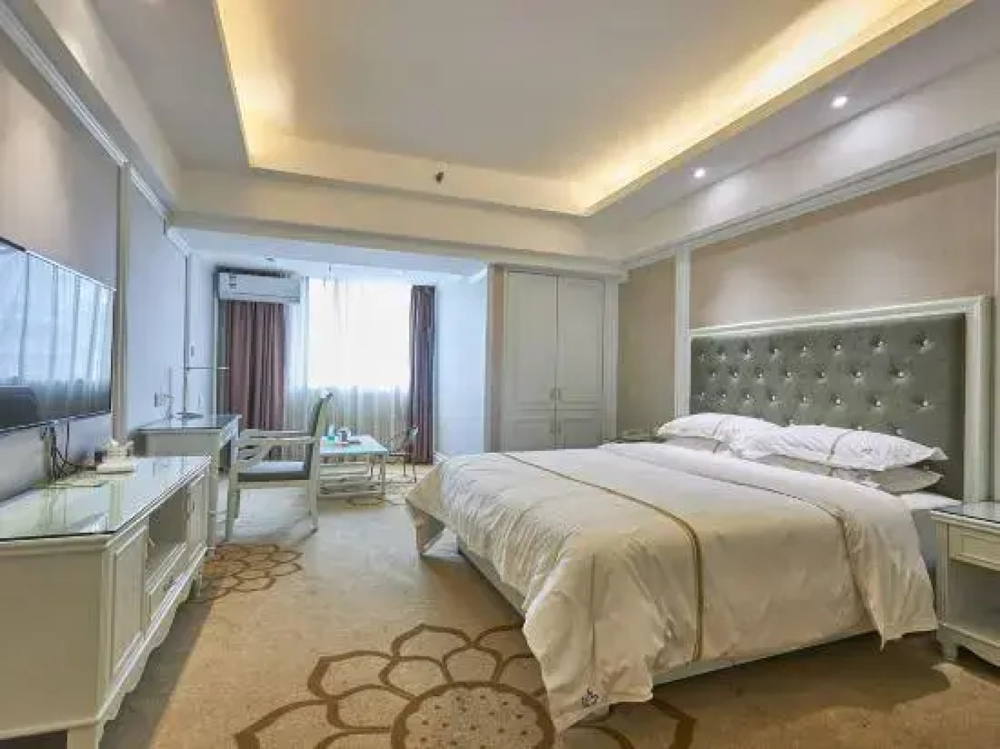 Bi Lian Hua Business Hotel