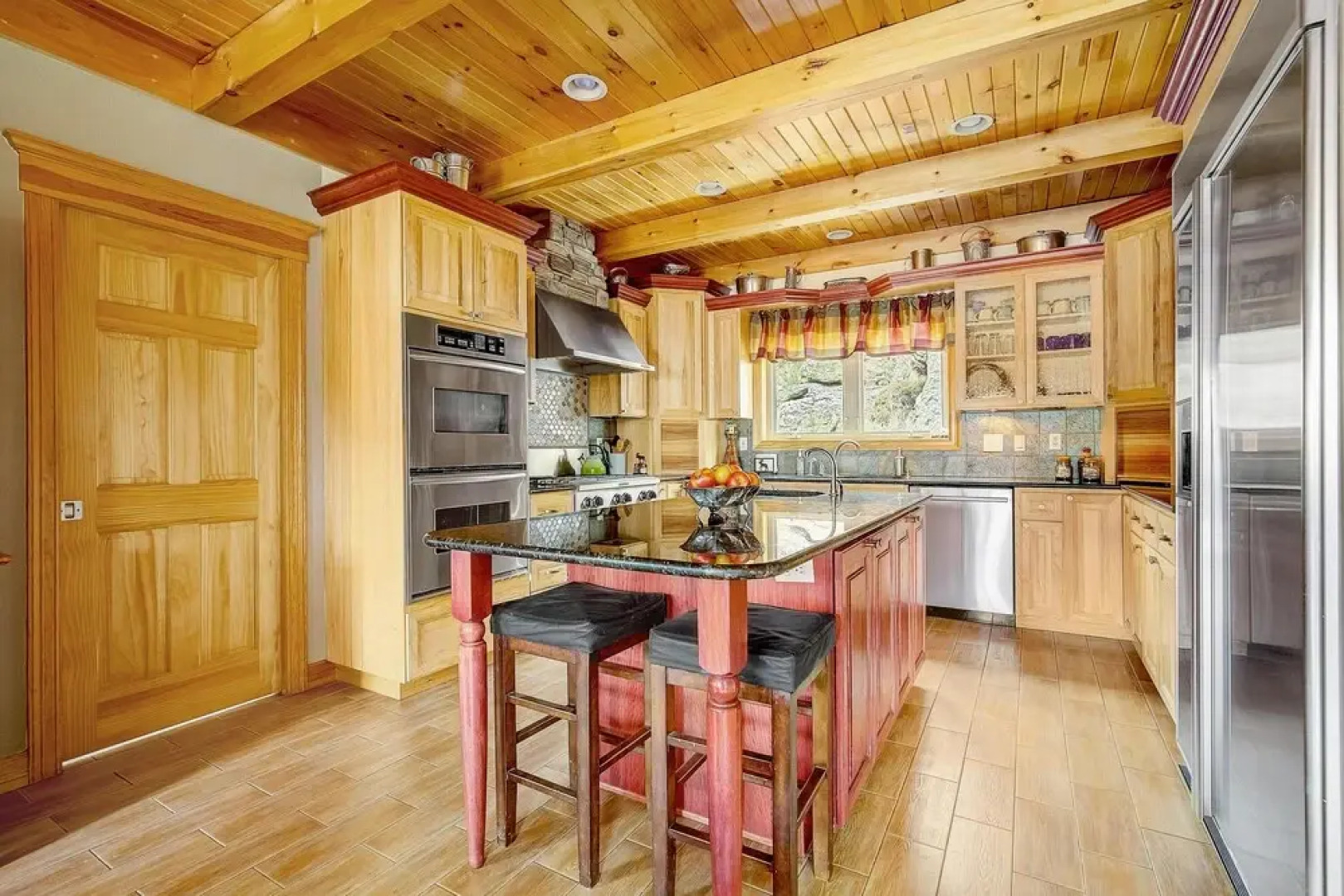 Secluded & Spacious Mountain Getaway