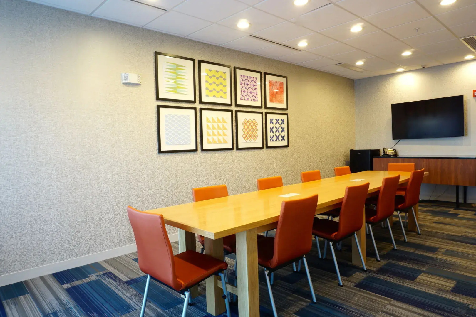 Holiday Inn Express & Suites Omaha - Millard Area by IHG