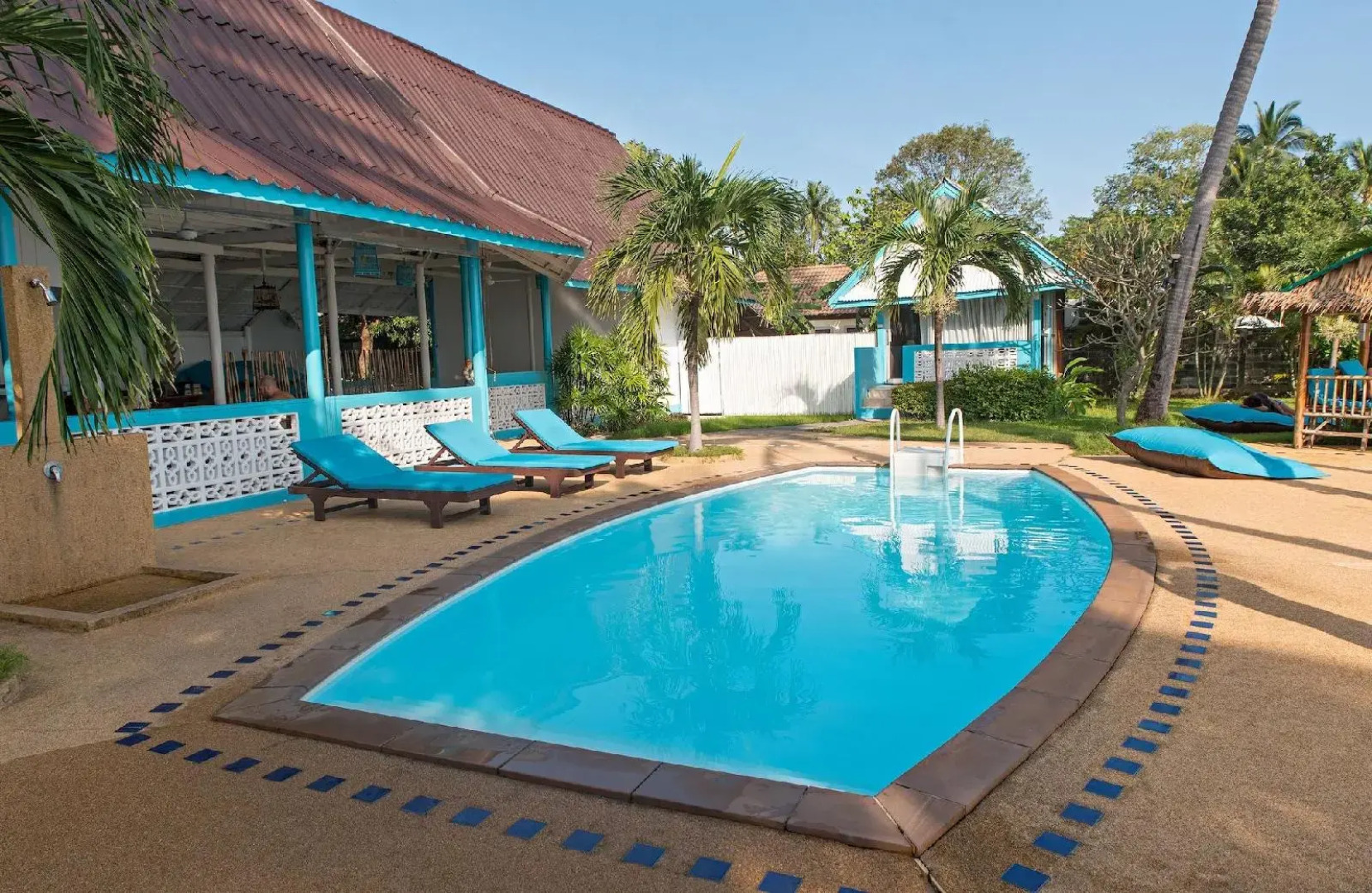 Blu' Beach Bungalows