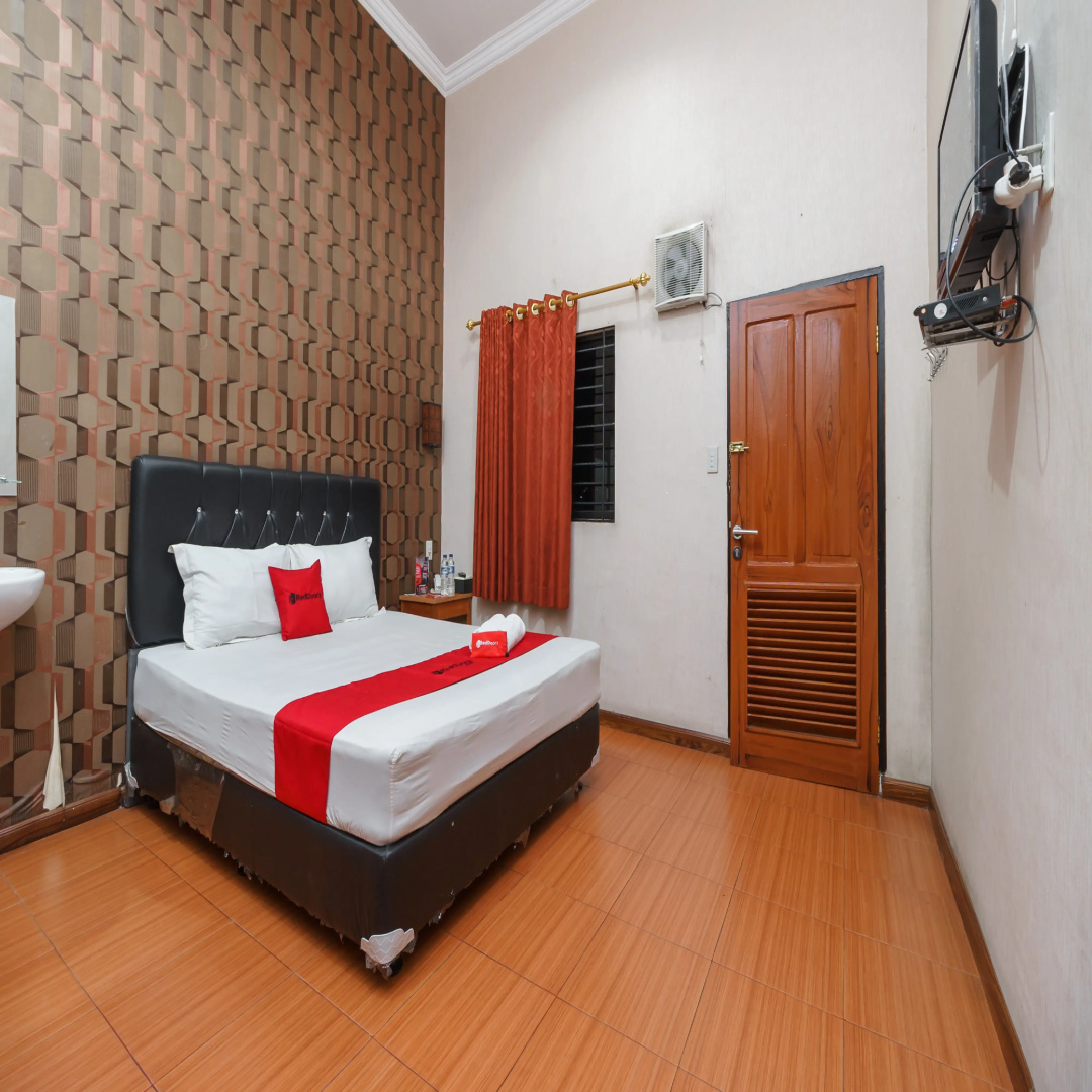 RedDoorz near Danau Toba Parapat