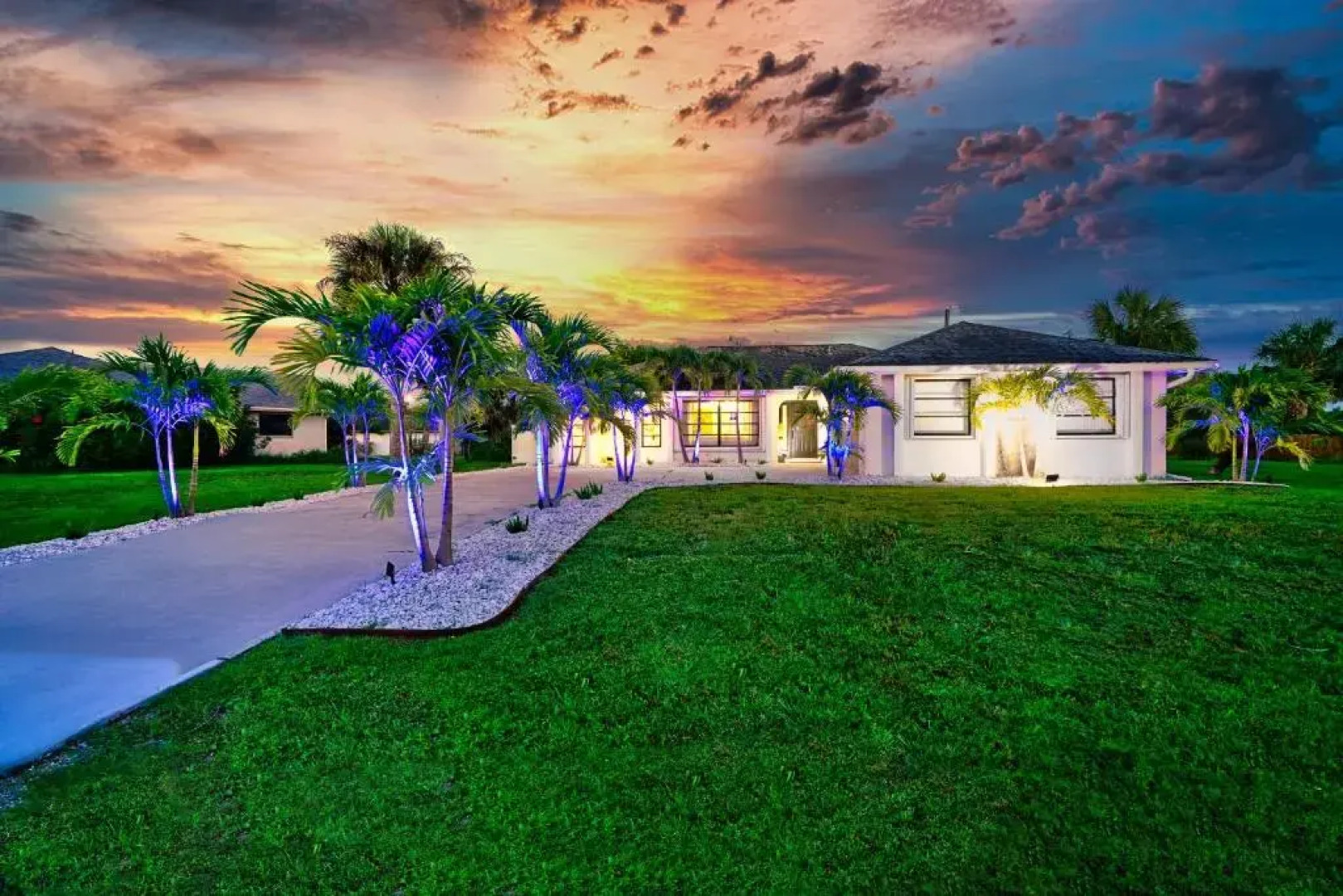 Glamorous 3-Bedroom Villa with Heated Pool Sarasota Area