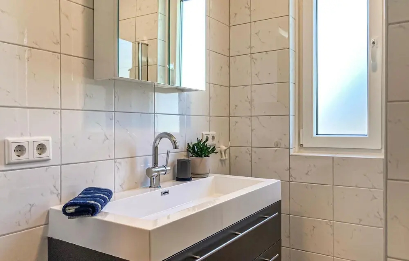 Awesome Home in Bruinisse With Wifi and 4 Bedrooms