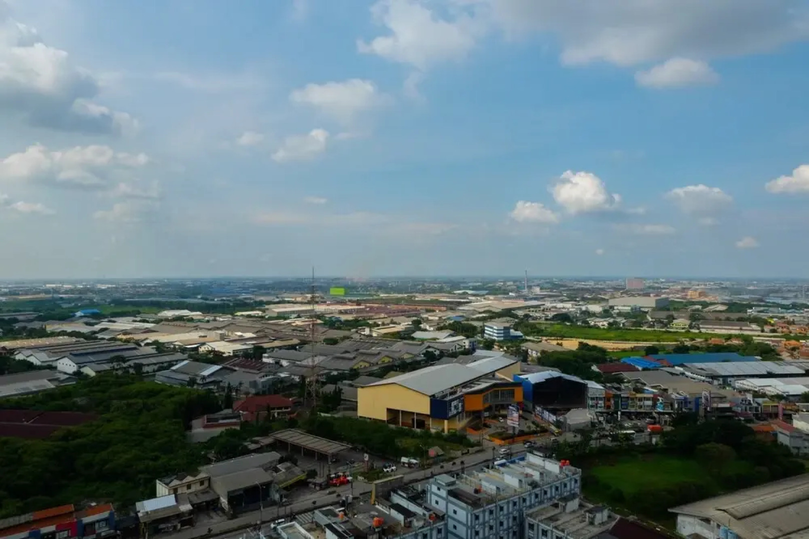 Minimalist and Comfy Studio The Oasis Cikarang Apartment By Travelio