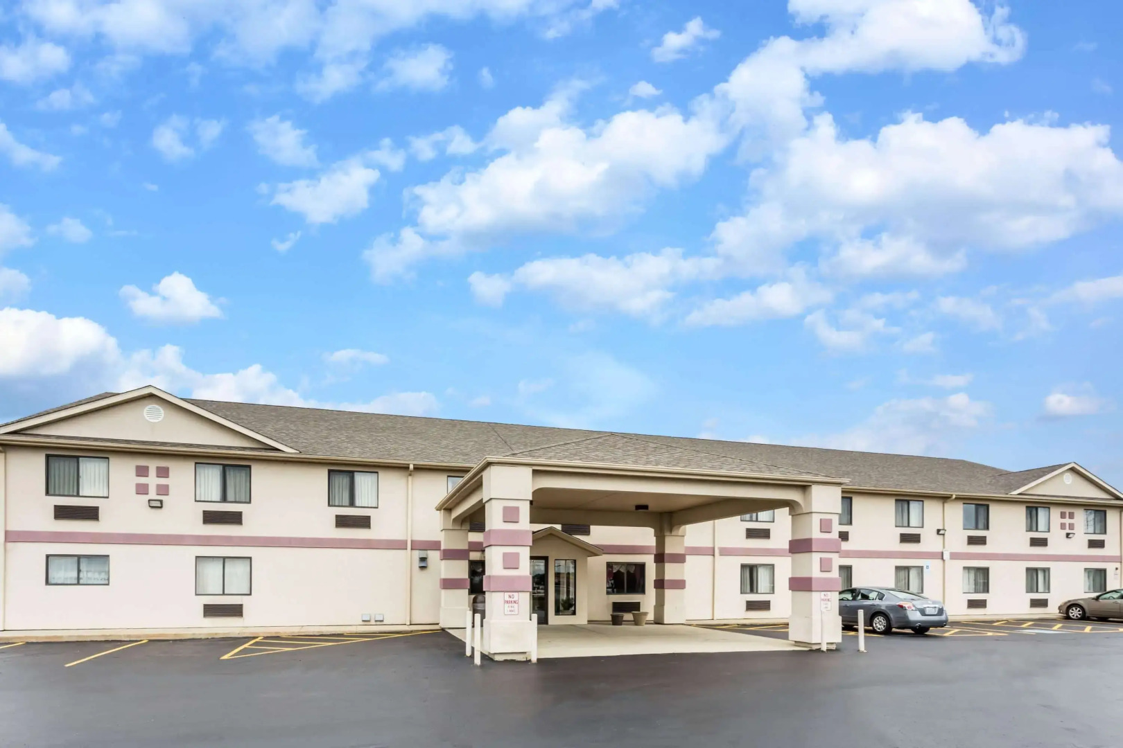 Super 8 by Wyndham Yorkville