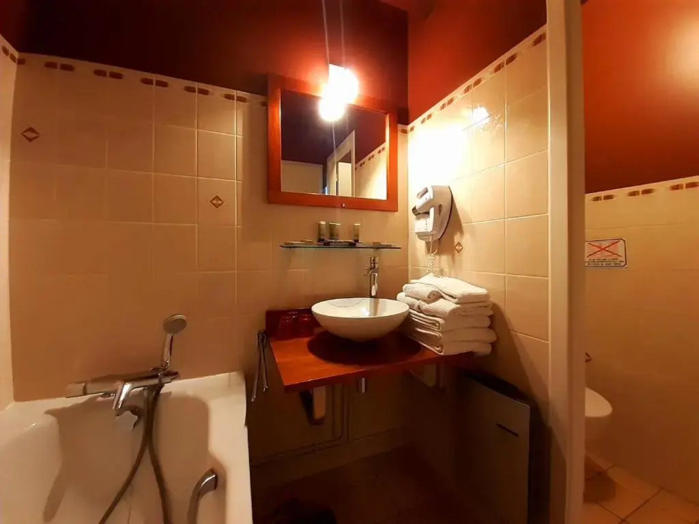 Hôtel Le Chatellier – Piscine chauffée d’avril à octobre