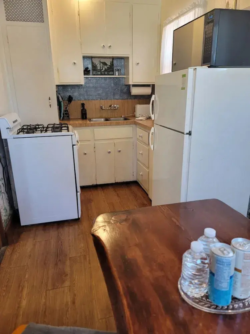 Hillcrest Suites & Cabins