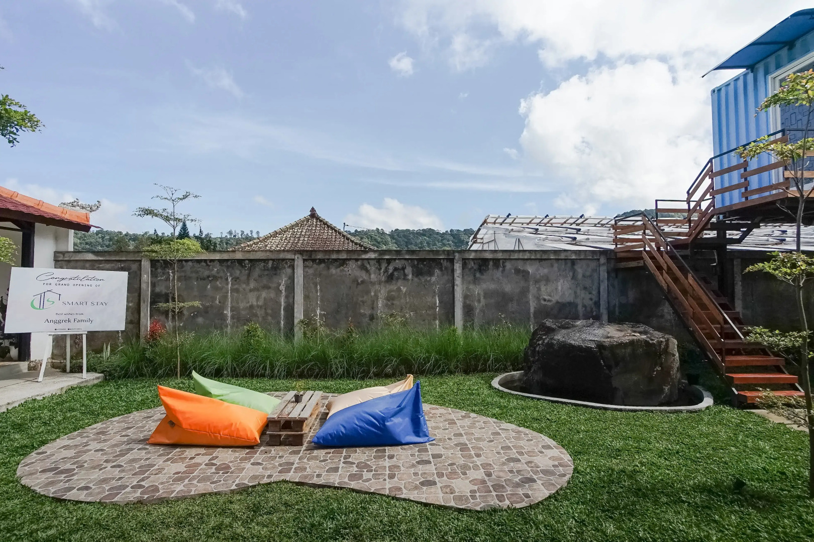 Container Smart Stay (CSS)