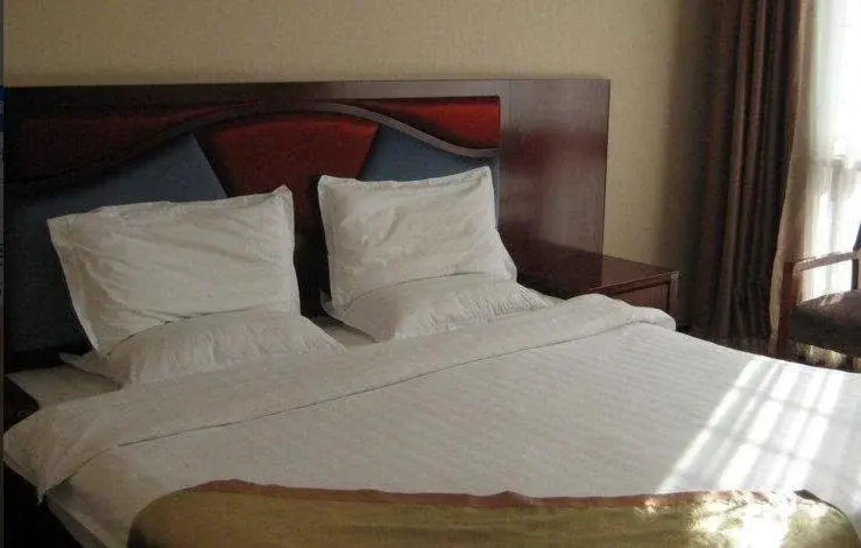 Jinghong Business Hotel