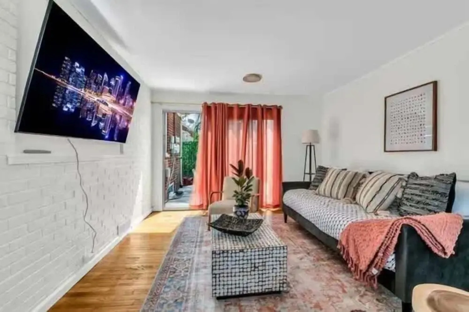 Grosse Pointe/detroit 3br Sleeps 8 Yard 3 Bedroom Home