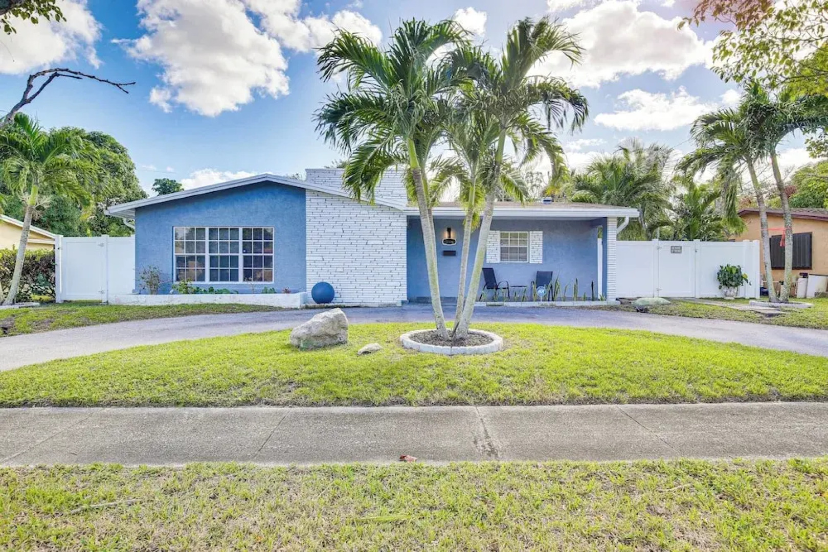 Sun-soaked Home w/ Pool in Lauderdale Lakes!