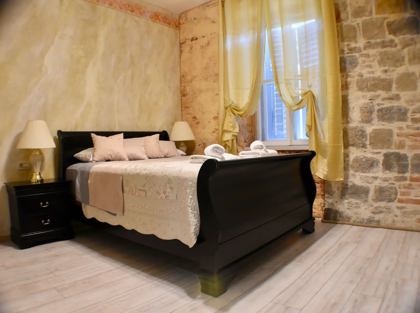 PIETRA ROSSA Luxury Rooms