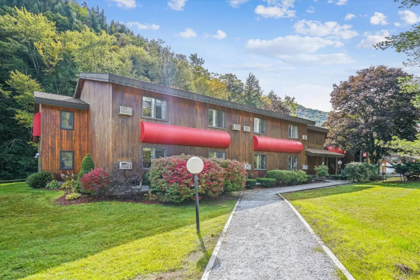 Deluxe Two Bedroom Suite on 2nd floor with outdoor heated pool 20708