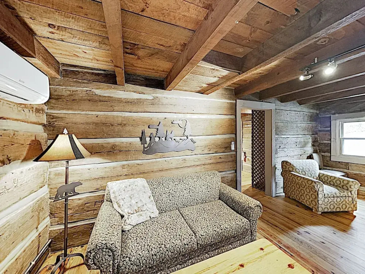 New Listing! Updated W/ Hot Tub On 2 Acres 1 Bedroom Cabin